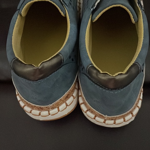 Ladies blue faux suede shoes. - Picture 3 of 10